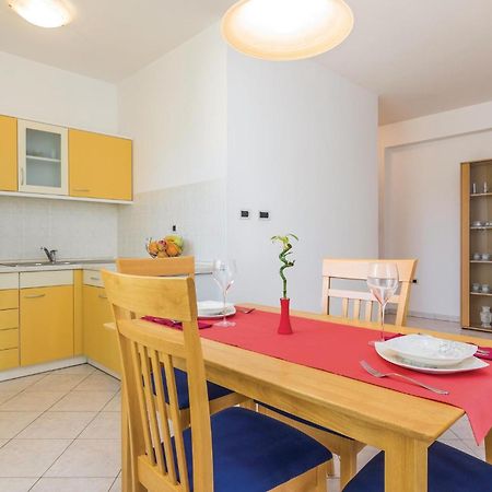 Cozy Apartment In Porec With Wifi Экстерьер фото