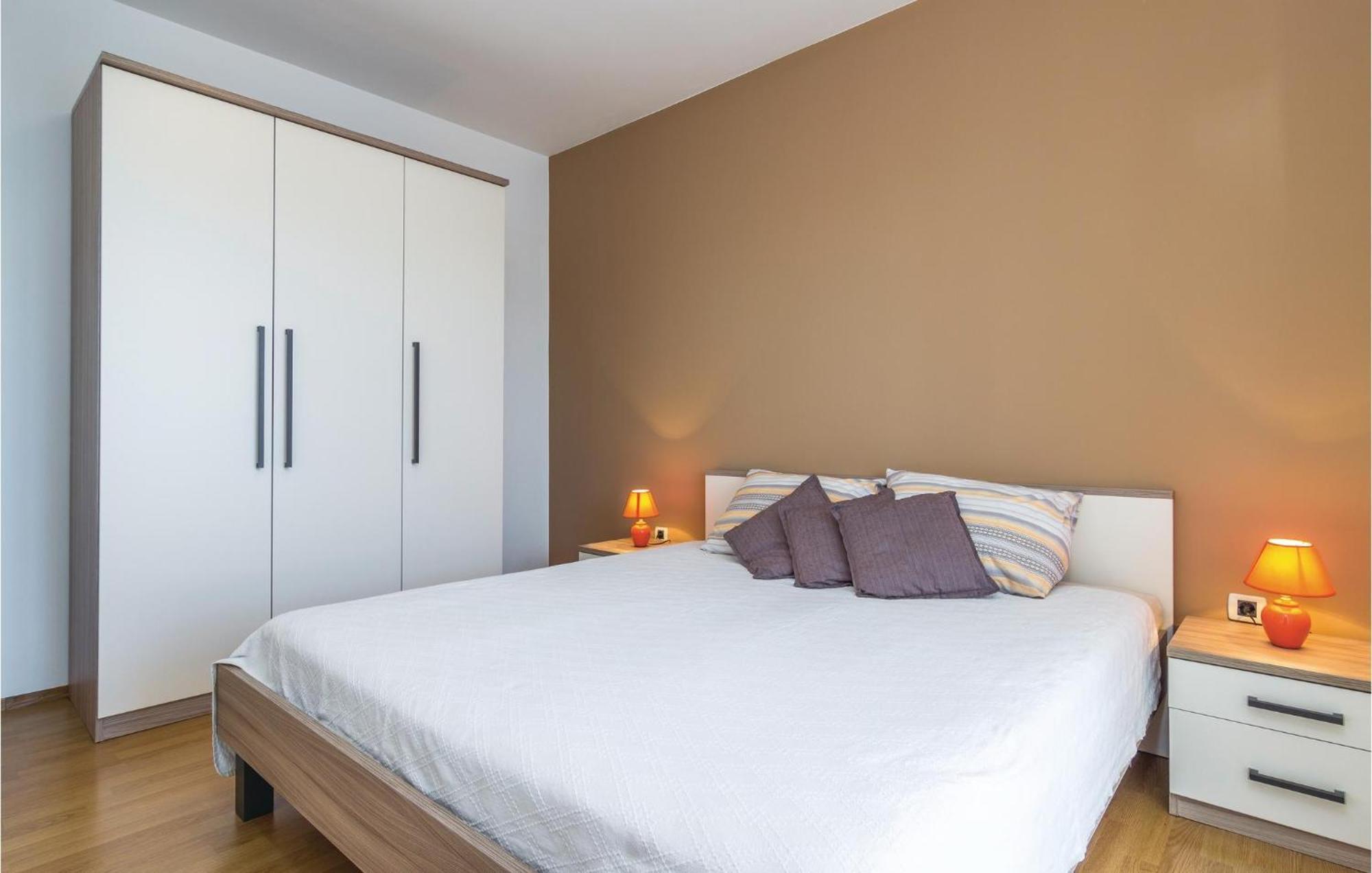 Cozy Apartment In Porec With Wifi Экстерьер фото