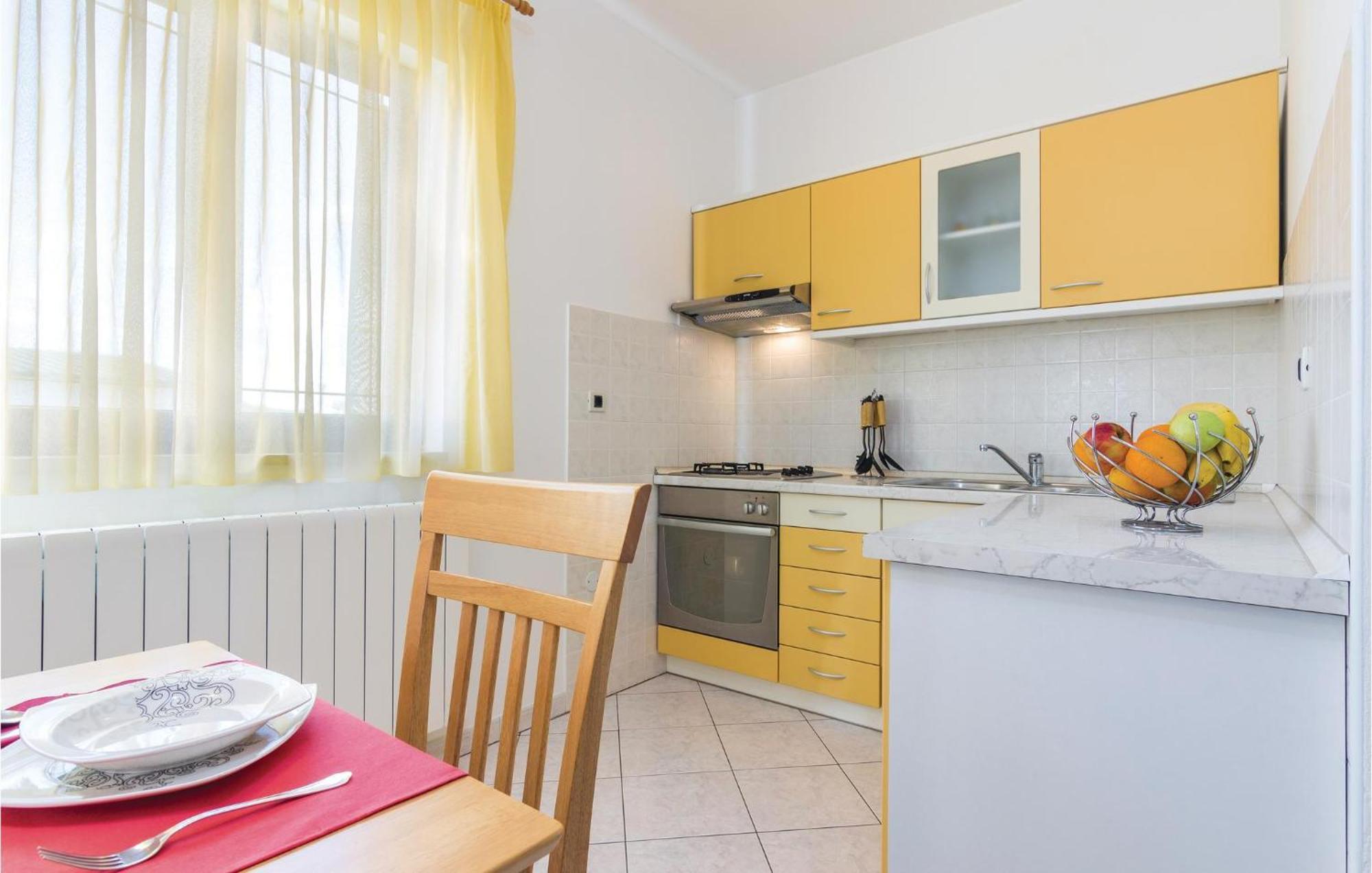 Cozy Apartment In Porec With Wifi Экстерьер фото