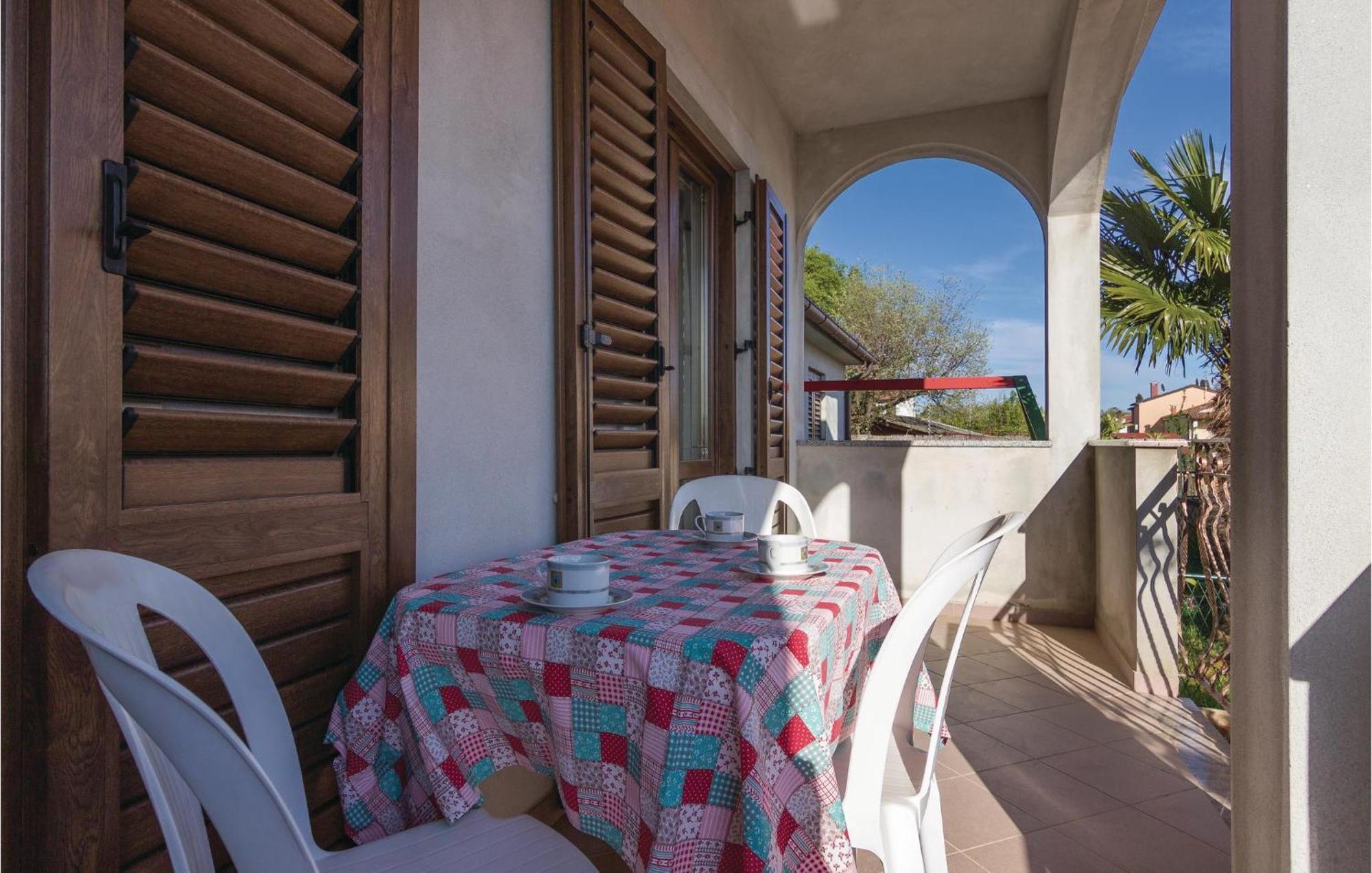Cozy Apartment In Porec With Wifi Экстерьер фото