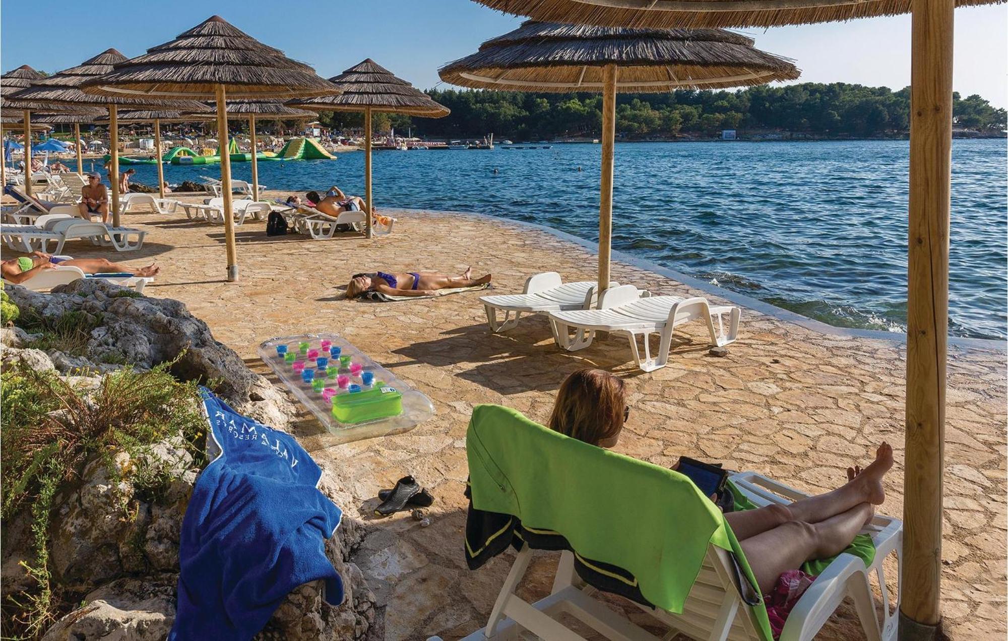 Cozy Apartment In Porec With Wifi Экстерьер фото