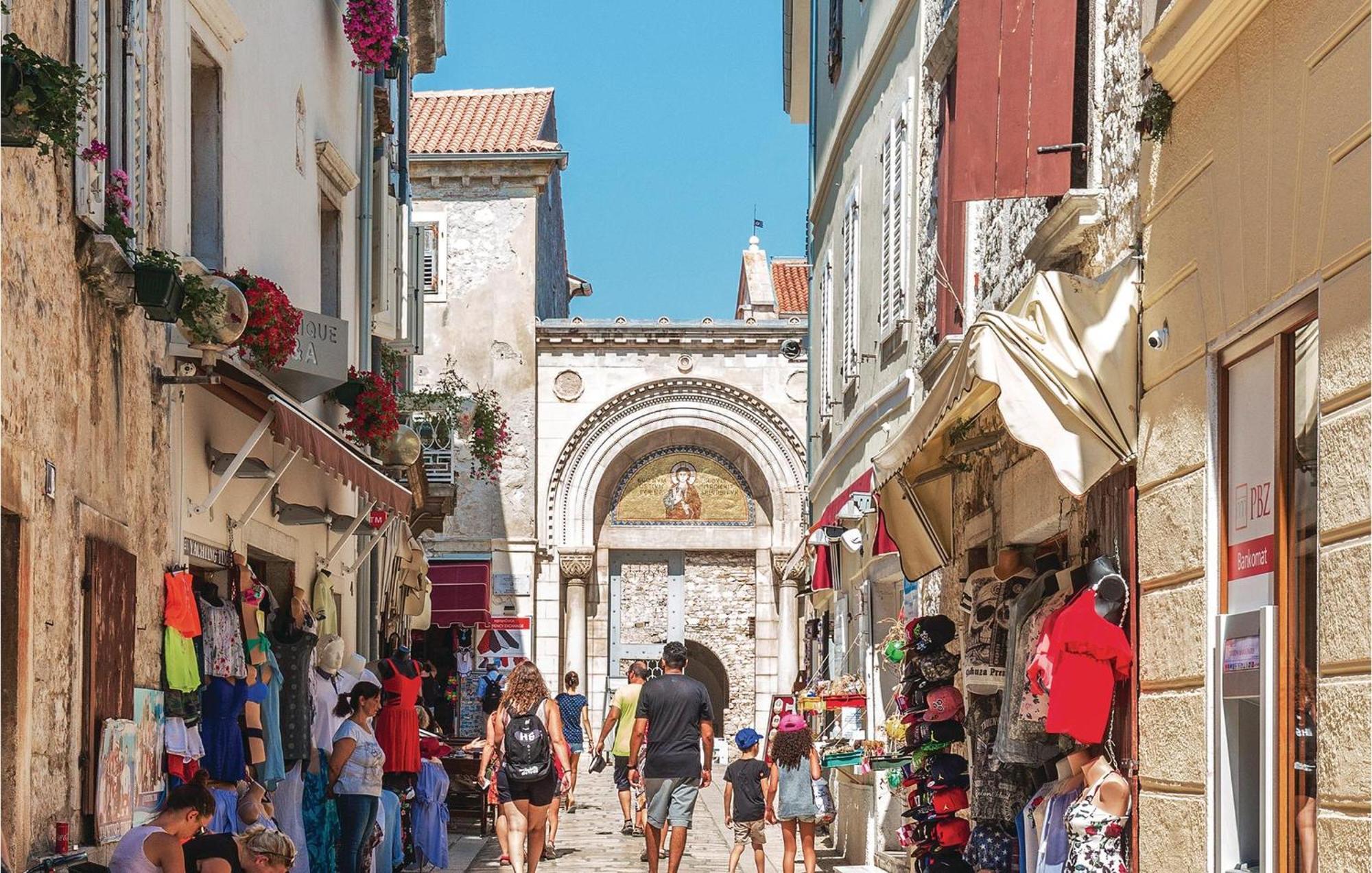 Cozy Apartment In Porec With Wifi Экстерьер фото
